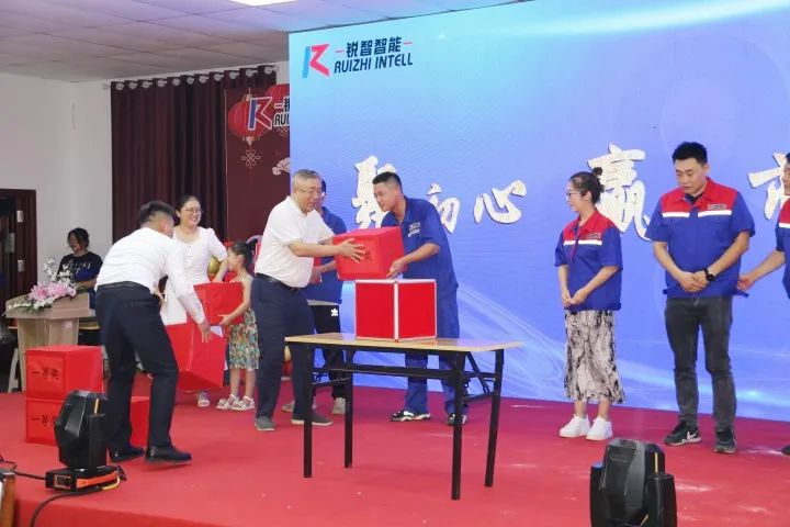 聚初心，贏上市，創(chuàng)未來(lái)--銳智八周年慶典隆重舉行